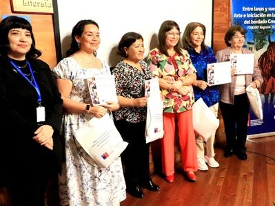 Hasta el sábado 26 se exhibe Expo con obras elaboradas por mujeres que convierten el bordado crewel en expresión de arte, encuentro y memoria